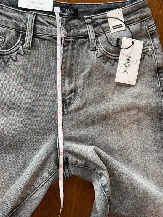 Judy Blue Gray Wide-Leg Crop Flare Jeans with Subtle ombré Fade - Picture 12 of 15